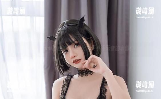 Azami 分享Azami的自拍乐趣:比大便手还无奈的表情!