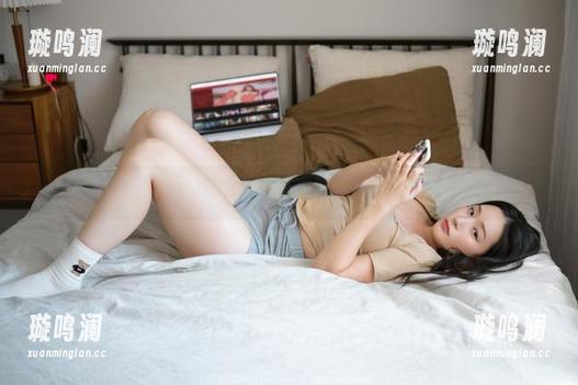 一边翻看Pia(피아)的水手服写真原图，一边不争气地想歪…
