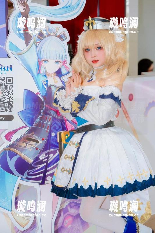 SayoMomo SayoMomo的定制款连体衣,图片里满满的自信,就像她这人,真让人直言不讳。