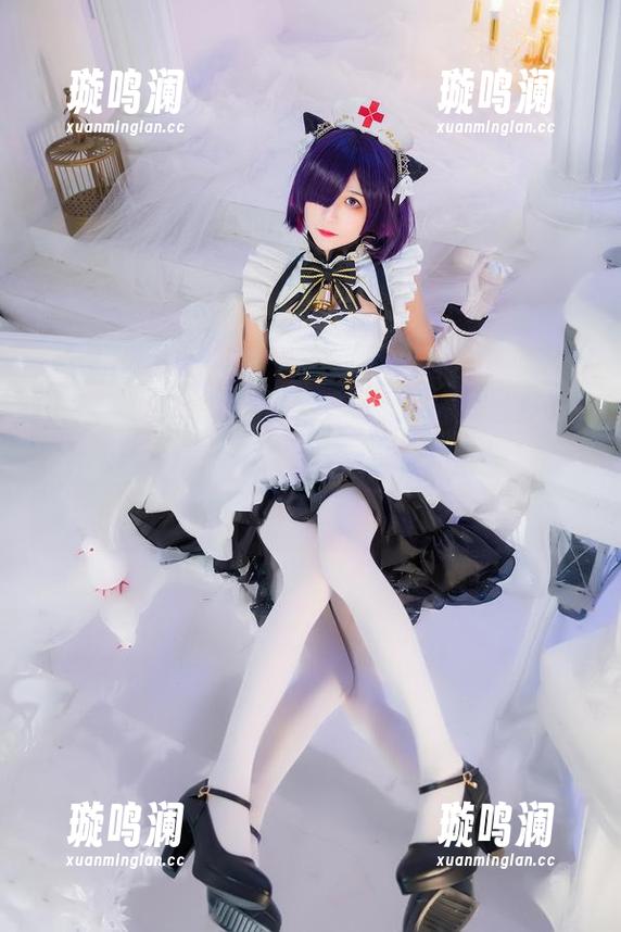 本次套图，Tomoyo酱把碧蓝航线里的柴郡搬上了私拍舞台，画面美得让人以为是在做梦！
