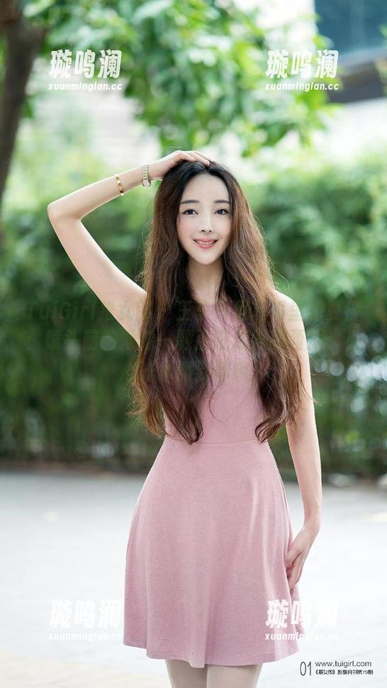 TuiGirl推女郎 - 王李丹尼写真里的夏日：镜头前的他像一颗正在成熟的西瓜，小心汁水溅到你哦！
