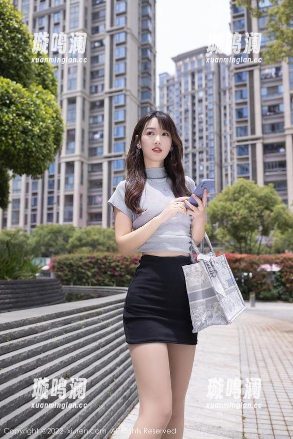 Xiuren秀人网 - 谁说肉丝不够精彩？FoxYini孟狐狸的原图下载让真相浮出水面！