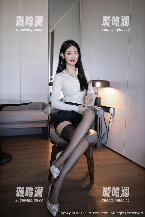 Xiuren秀人网 - 小夕Kitty的白丝搭配，为啥每次都让我产生不同的联想？