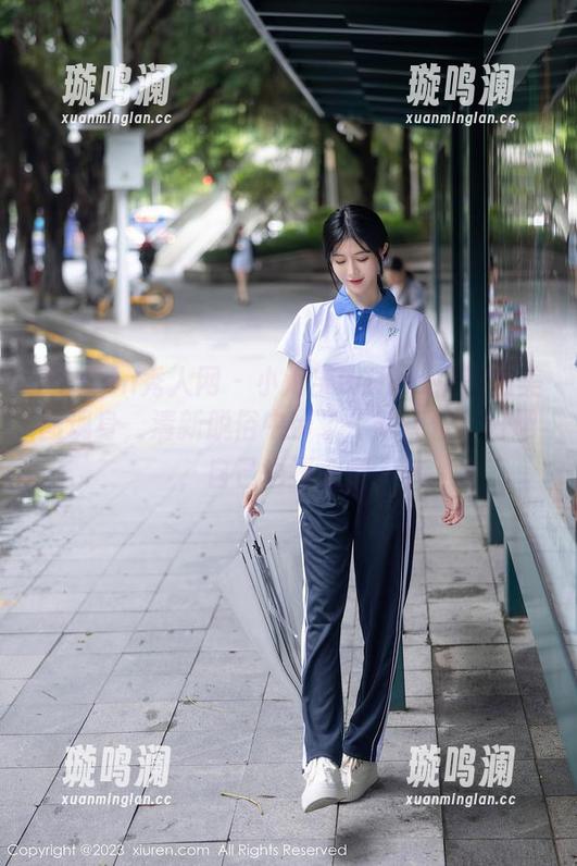 Xiuren秀人网-小泡芙winna Xiuren秀人网 - 小泡芙winna携黑色美图现身,清新脱俗中带了一丝点位!好吧,自己也不太懂。