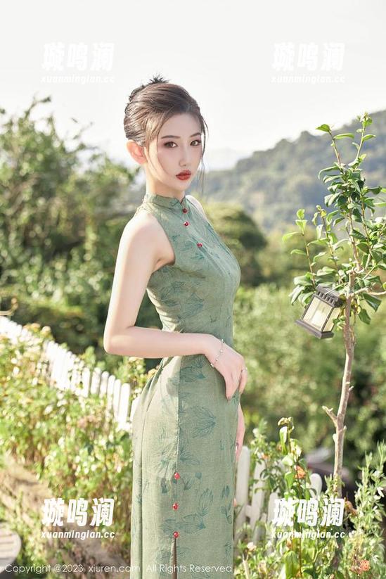 Xiuren秀人网 - 原图中的艾希儿美脚，正在召唤我去买张新沙发——毕竟光脚的诱惑太大了。