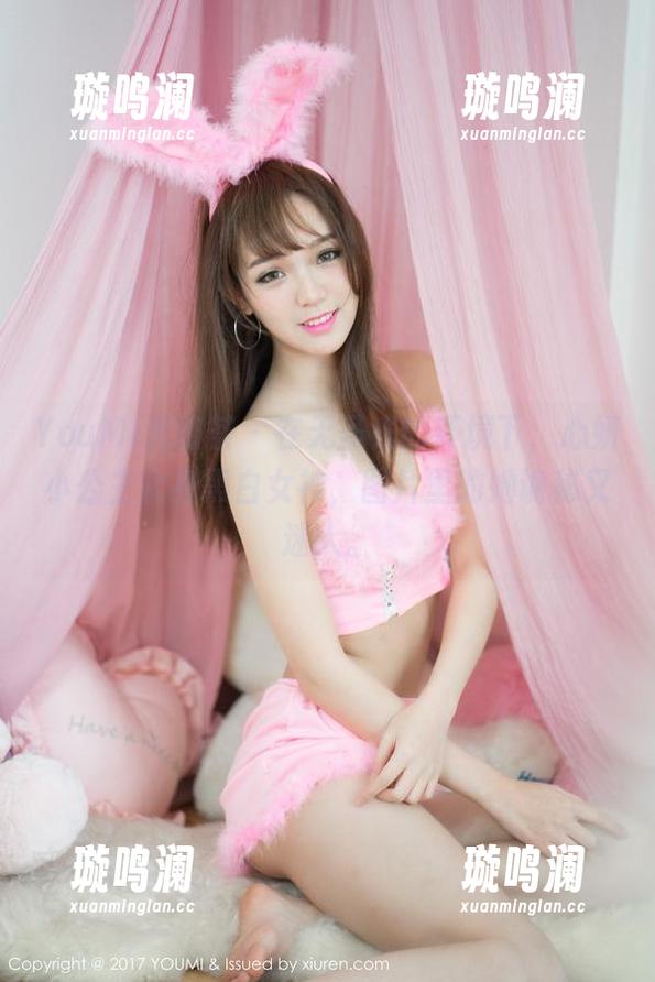 YouMi尤蜜荟 - 在无圣光的环境下，心妍小公主化身黑白女神，图片里的她诡秘又迷人。