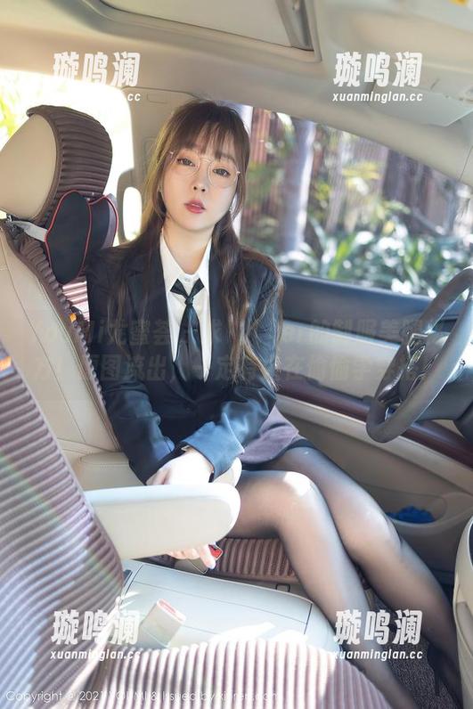 YouMi尤蜜荟-玥儿玥er YouMi尤蜜荟 - 求玥儿玥er的制服美腿秘方!原图流出,一定有人在偷偷学穿搭!
