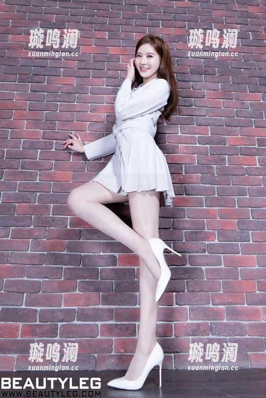 beautyleg-Momo beautyleg - Momo最新黑白,从照片里散发出的气场有种让人意外的魔力。