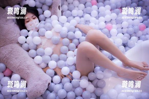 一米八的大梨子 一米八的大梨子的这一组写真,时崎狂三的旗袍气质,图片都有些撩人了吧,哈哈!