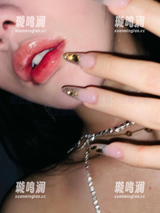 不爱笑的赛琳 微密圈 - 不爱笑的赛琳的图集:当她与秘密玩起了捉迷藏