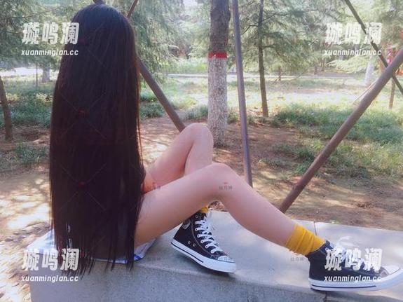 微密圈 - 在丝月神的高清照中寻找高跟与肉足的完美契合