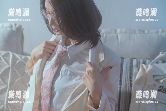 没想到，云溪溪会在紫色内衣上大显身手，作品集赶紧下载，别让她冷起来。