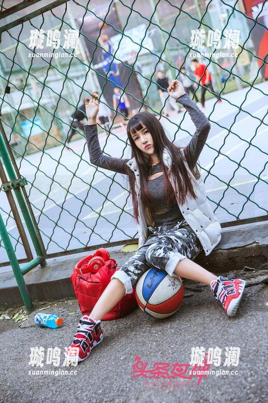 头条女神 - 乔安女神的私影美图，感受那微妙的一瞬呐！