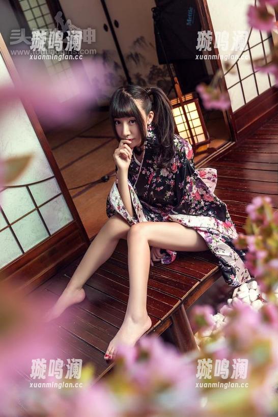 头条女神-刘雨露 头条女神 - 在线追踪刘雨露,穿皮衣的她总显得稍微叛逆,也不怕装疯卖傻。