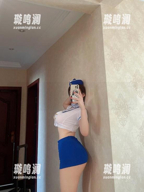 微密圈 - 在图库中打转，总是不小心停在奶宝妹纸的“女孩”写真上。