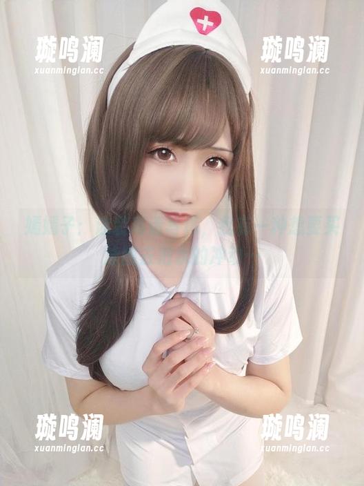 嫣嫣子：泳装高清写真，我有一种想要买泳圈去泡水的冲动…