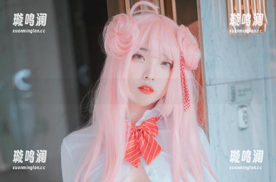 宋哈娜(송하나)的职业装cos，原图里有几分认真？哈哈！