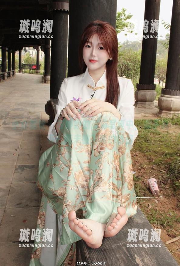 小众视觉-婷婷 小众视觉 - 在婷婷的高清写真中,似乎总有一些未被揭晓的秘密