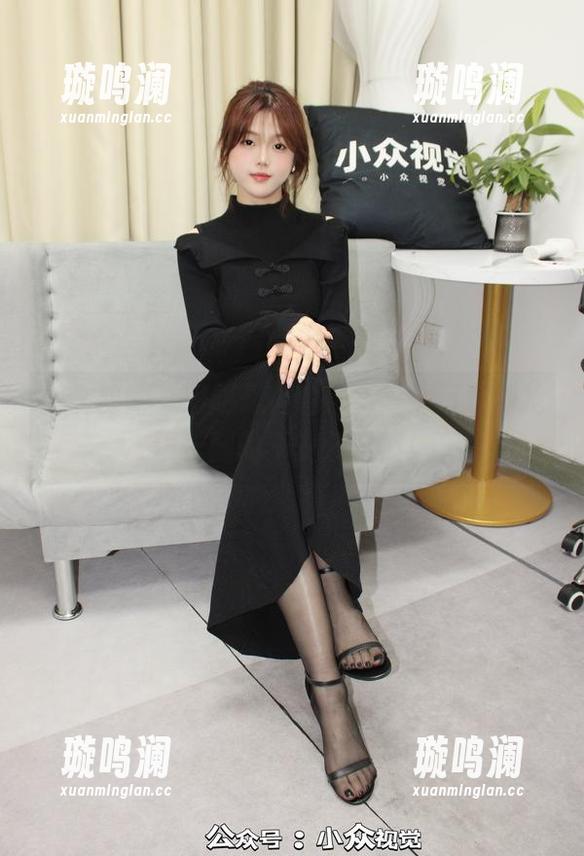 小众视觉-小薯条 小众视觉 - 明明是小薯条,高清写真却抢镜长腿的不安分时刻!