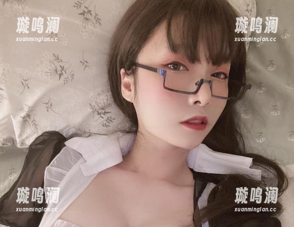 小泉学姐吖 这才是小泉学姐吖的办公室,精选姿态全靠魅力了吗?