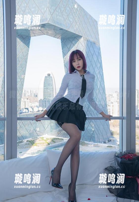 果儿Victoria 微密圈 - 最新图册抢先看,果儿Victoria的圣诞快乐总有些滑稽!