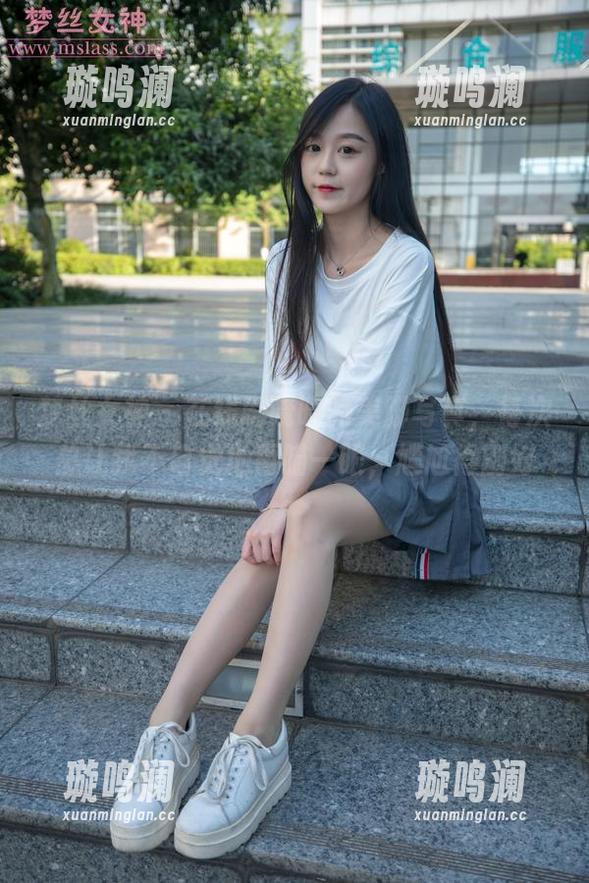 梦丝女神-晓晓 梦丝女神 - 在线刷晓晓的美脚写真,每次总让我不自觉地再瞄一眼,尴尬得刚好