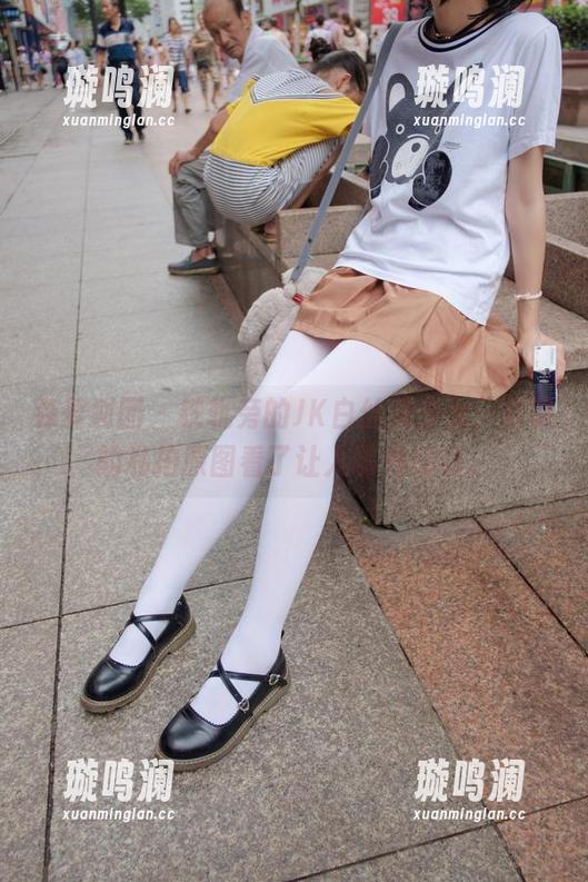 森萝财团-吸吸 森萝财团 - 铁轨旁的JK白丝美少女,吸吸的私拍原图看了让人嘴角抽动。