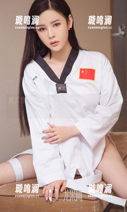 爱尤物 - 福利照出炉：歆瑶教室一幕，可爱又不失诱惑感