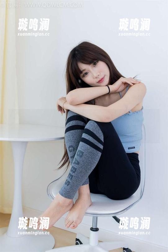 物恋传媒 - 佳琪的体操服套图，分享时光的灵活性，累了就先“拉拉”