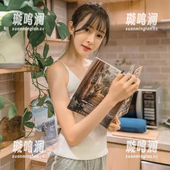 网盘大咖王羽杉与吊带背心的奇妙碰撞，纯属神仙操作！