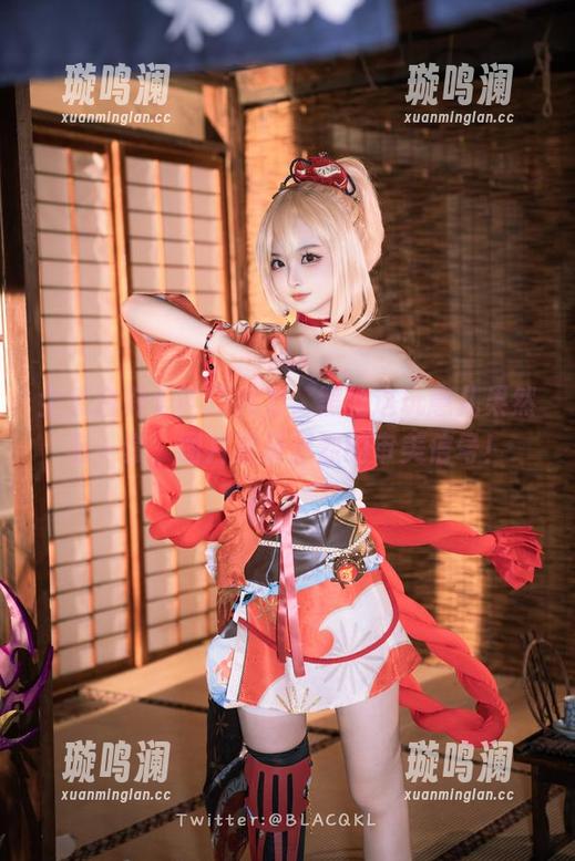 全套白莉爱吃巧克力，黑丝这玩意儿果然有一套，图片显示强烈的审美信号！