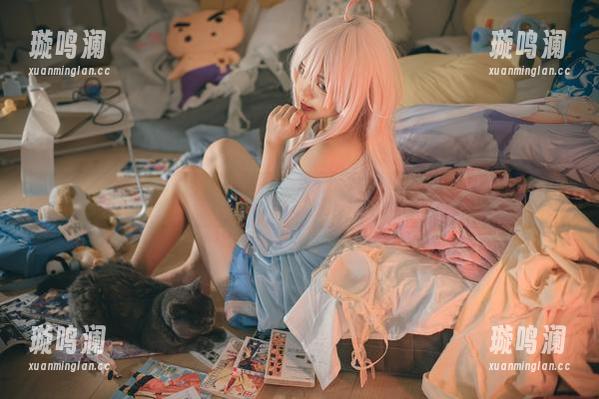 神沢永莉的作品集——卫衣黑丝，牛仔裤都想抢镜！