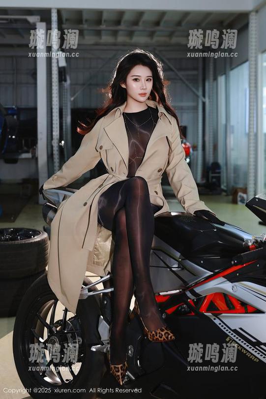秀人网 - Yuki鱼儿户外合集更新，精彩片段未必与你的泳池派对相提并论，但不妨一看！