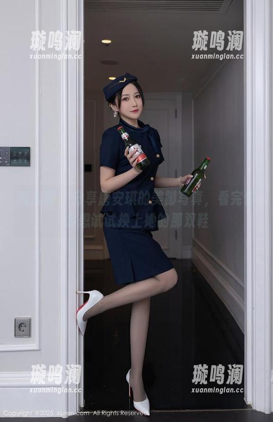 秀人网 - 分享唐安琪的美脚写真，看完你会想试试换上她的那双鞋