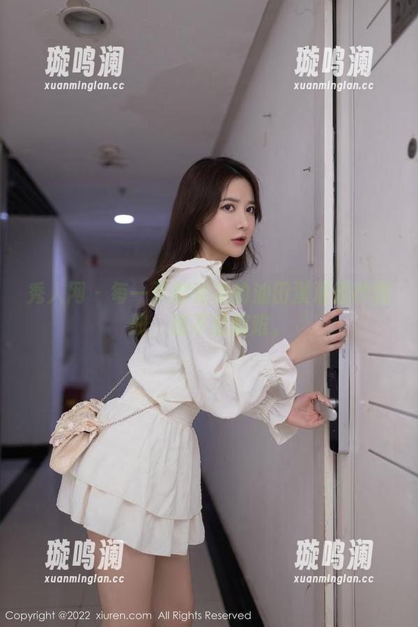 秀人网 - 每一页都完美的油田溪溪婚纱图册，想不爱都难。
