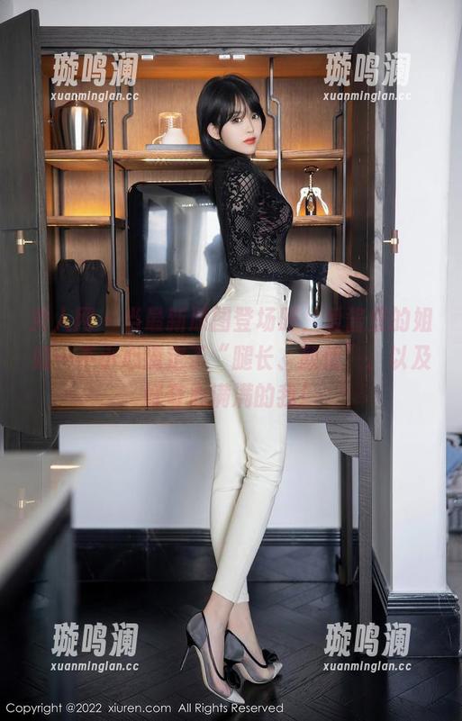 秀人网 - 当最新原图登场时，爱酱里的姐姐一不小心搞定了“腿长、颜值”、以及好奇心满满的我！