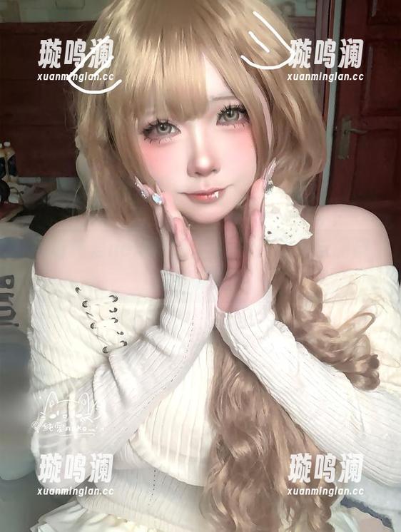 纯爱neko 探访纯爱neko的红裙图册:优雅与调皮的微妙交织
