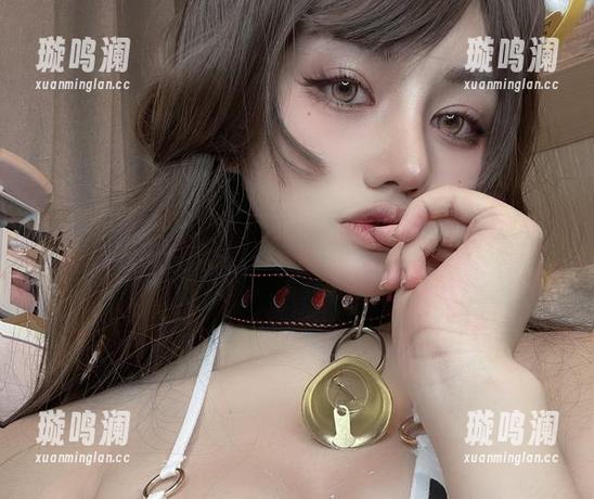芊川一笑MNK的红裙n重奏，COS历史上最会搞笑的“裙子”，乐翻全场的速成法！