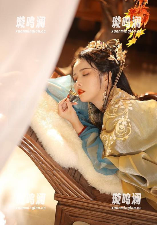 苏嫣qvq 苏嫣qvq黑色御姐风格大象全集,来看看她巧妙的随性与态度。