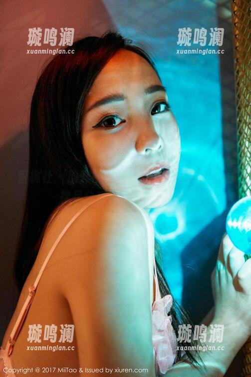 蜜桃社 - 韵莉娜VANILLA的图库，轻盈裸足分享那份无拘的自在