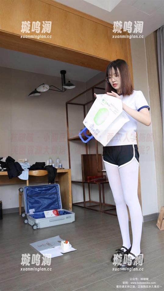袜啵啵 - 小甜豆的新犯罪：两双人字拖的美图资源大放送，谁能拒绝这种搭配呢？