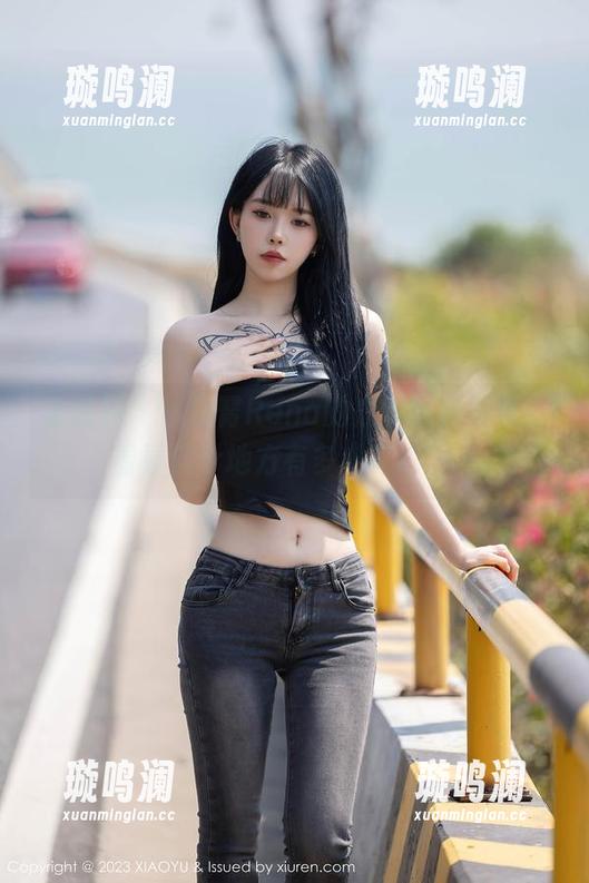 语画界-小海臀Rena 语画界 - 小海臀Rena的户外写真图包,看看这个地方有多“宽广”。