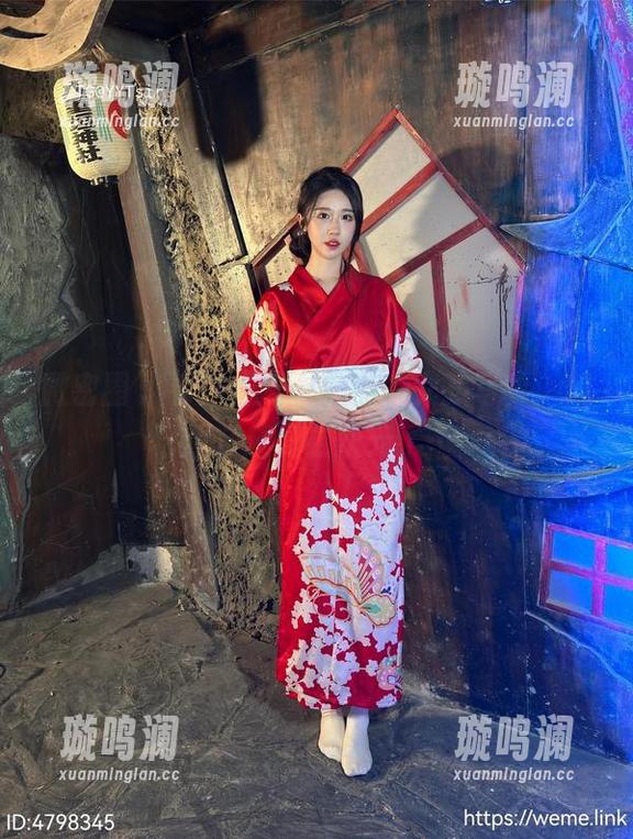 微密圈 - 看完轩子巨二兔的女孩写真，我已经穿越到二次元了……