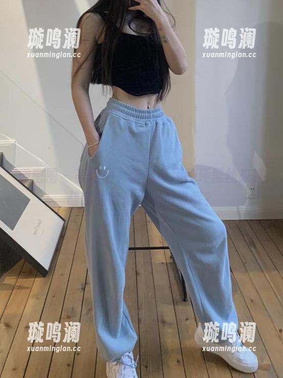 陈佩奇 微密圈 - 美图中,陈佩奇用腿环黑丝来挑战我的审美。谁怕谁呢?