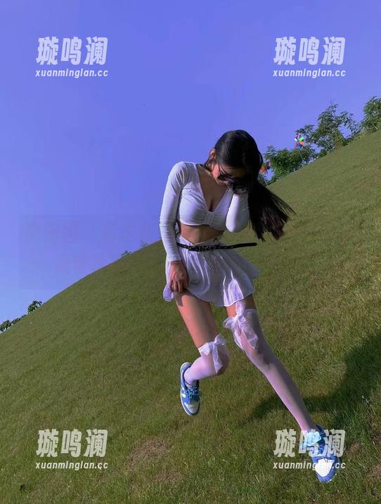 微密圈 - 看这紫丝美腿，高清图册里的陈佩奇稳稳拿下“腿”的霸主地位！