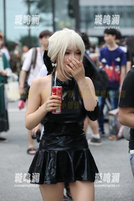 魔镜街拍-艾小青 魔镜街拍 - 学姐艾小青,原图里悄悄流露的小情愫
