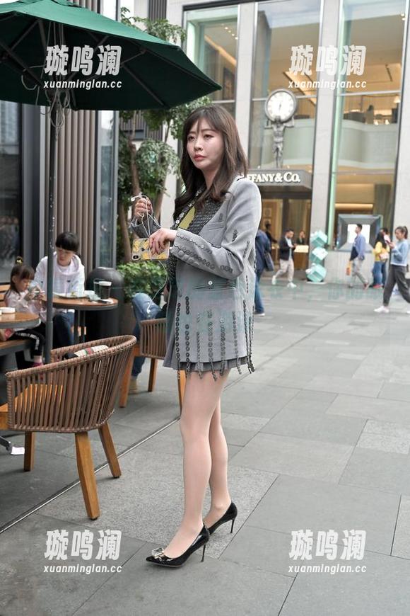 魔镜街拍-芝芝 魔镜街拍 - 在芝芝的蓝色泳衣中,你的眼睛也在游泳